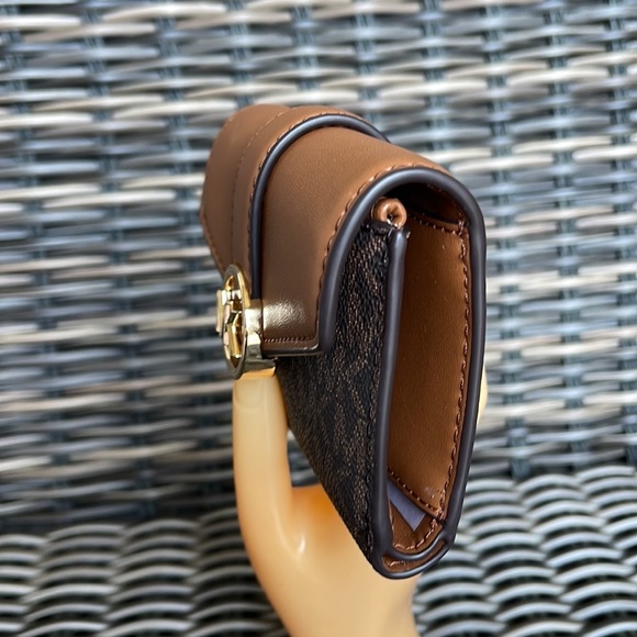 MICHAEL KORS CARMEN MEDIUM LOGO AND FAUX LEATHER WALLET BROWN - Picture 16 of 16